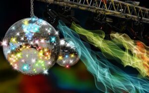 Mehr über den Artikel erfahren Musikgesteuerte Partylichter von günstig bis teuer